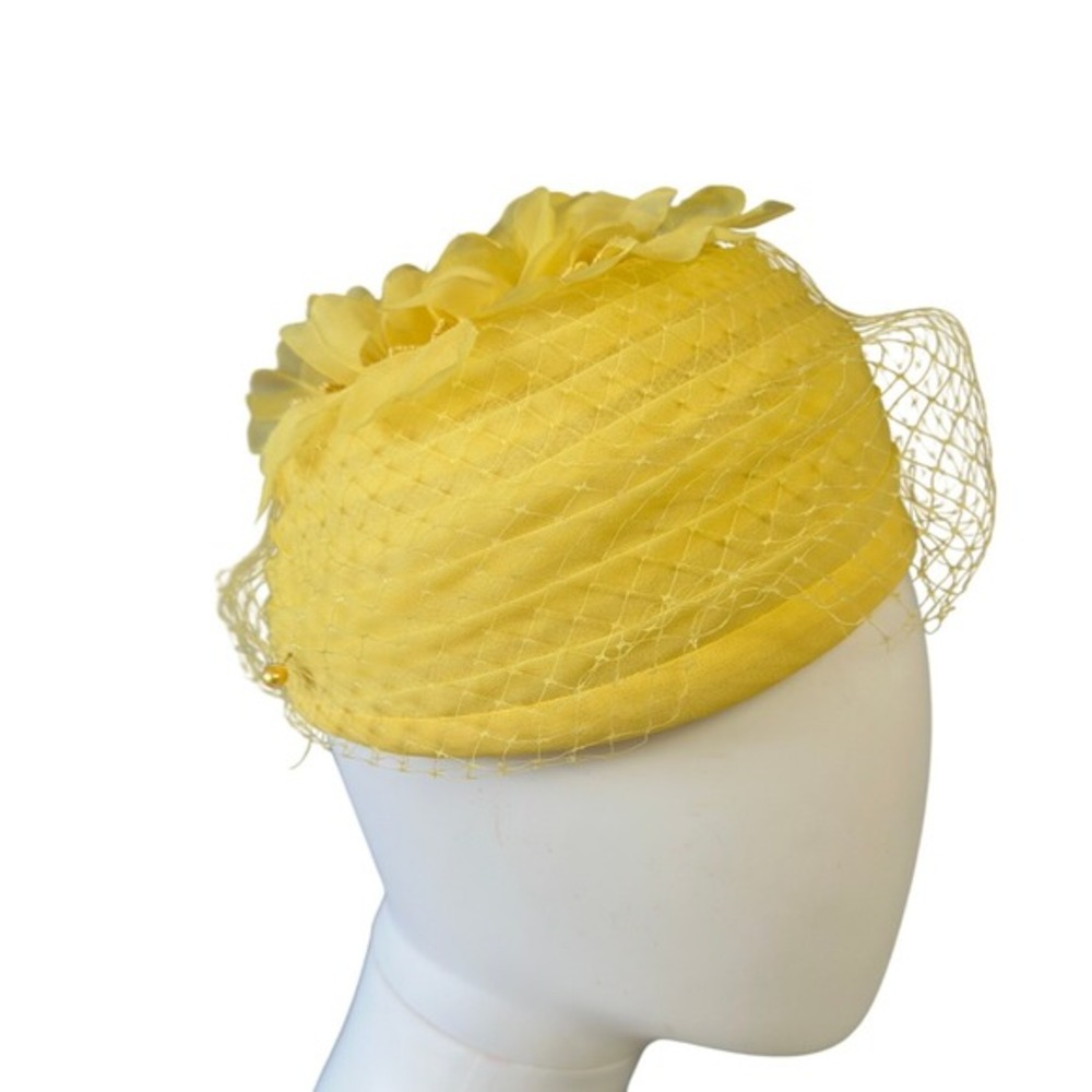 Vintage 60s Yellow Pillbox Hat with Floral Daisy Lace & Veil Fascinator JS - Picture 2 of 10